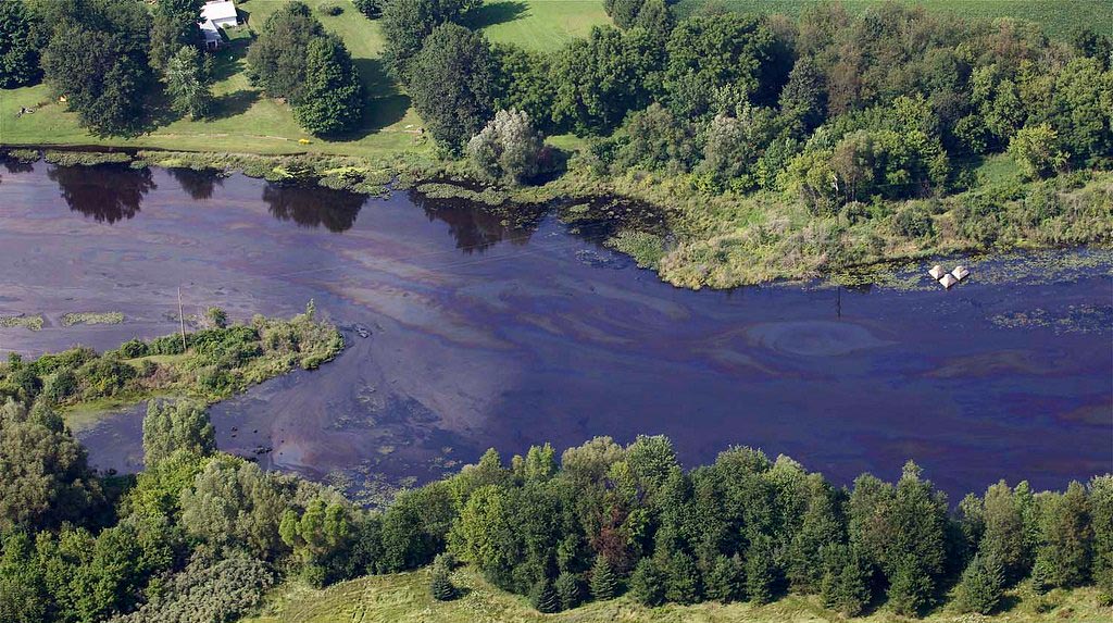 overview of kalamazoo river with oil spill